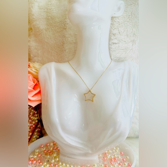 Dainty Star with Zirconia Stone Necklace. 💛 Real 18 Karat Solid Gold Jewelry 💛 - Picture 2 of 11